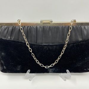 Vintage velvet evening bag! Excellent vintage condition! New Year's Eve Party!